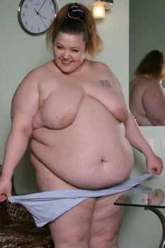 SSBBW strips down